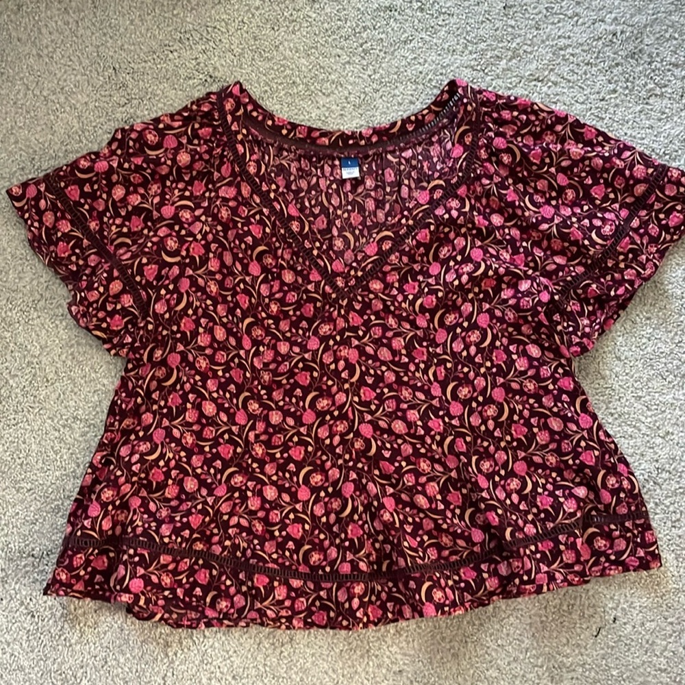 Deleting 4/30 Old Navy Size Large Burgundy Cranberry Patterned Swing Top